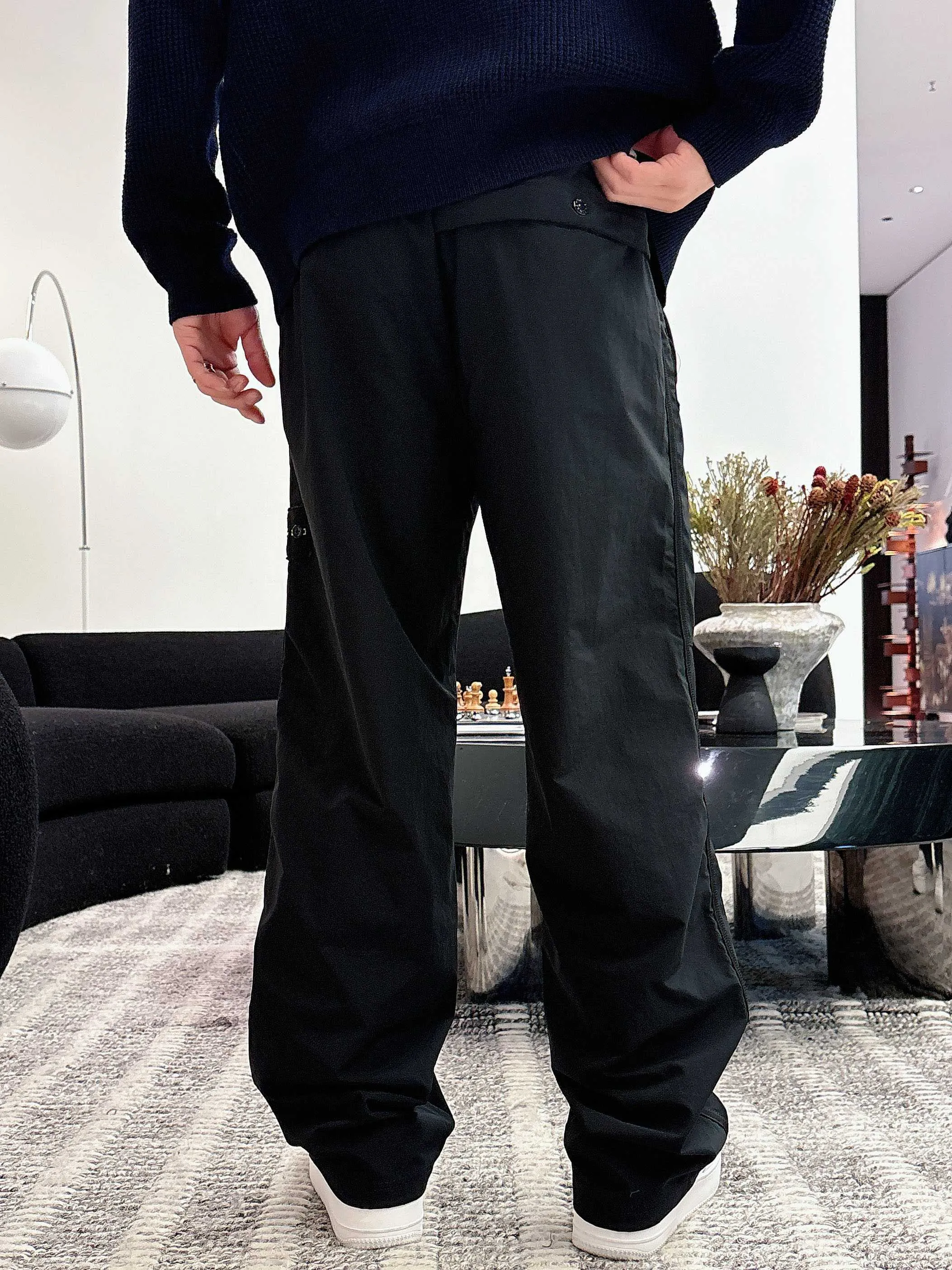 P300 𝙉𝙚𝙬⚜️Stone Island》 2025 Autumn and Winter New Casual Pants Brand Classic LOGO Casual Pants Customized fabric with excellent comfort and strong hand touch Highly recognizable Perfect appearance and craftsmanship Color: Black Size: M-3XL